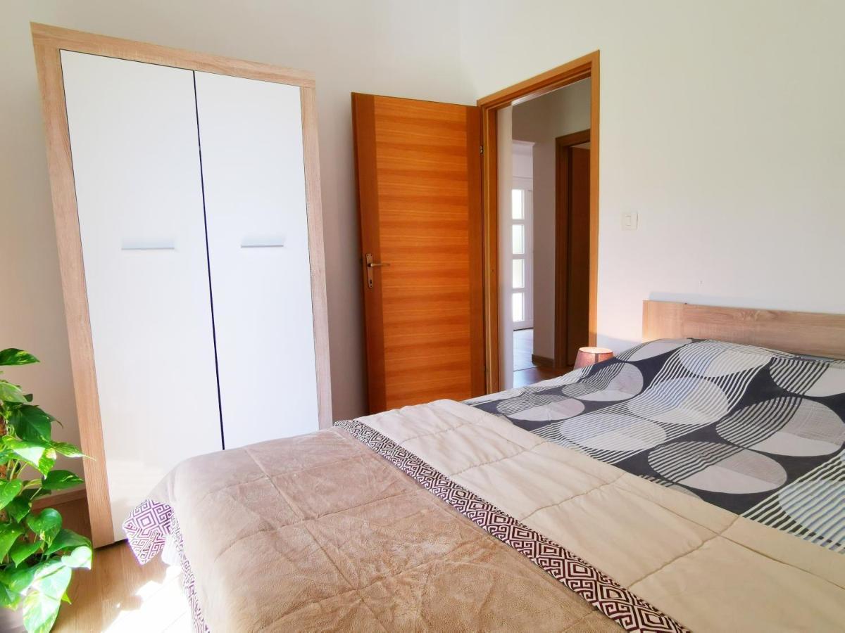 Holiday House Nela ลาบิน ภายนอก รูปภาพ