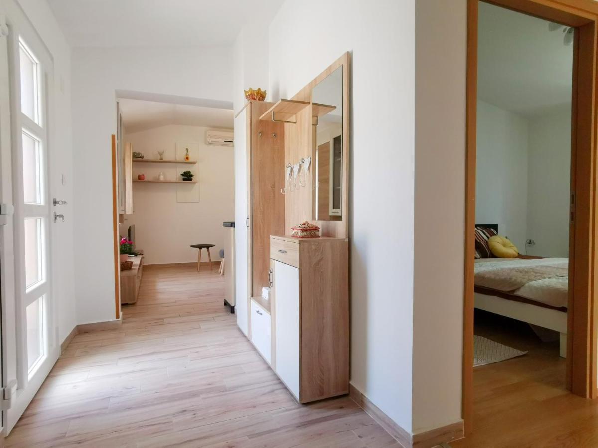 Holiday House Nela ลาบิน ภายนอก รูปภาพ