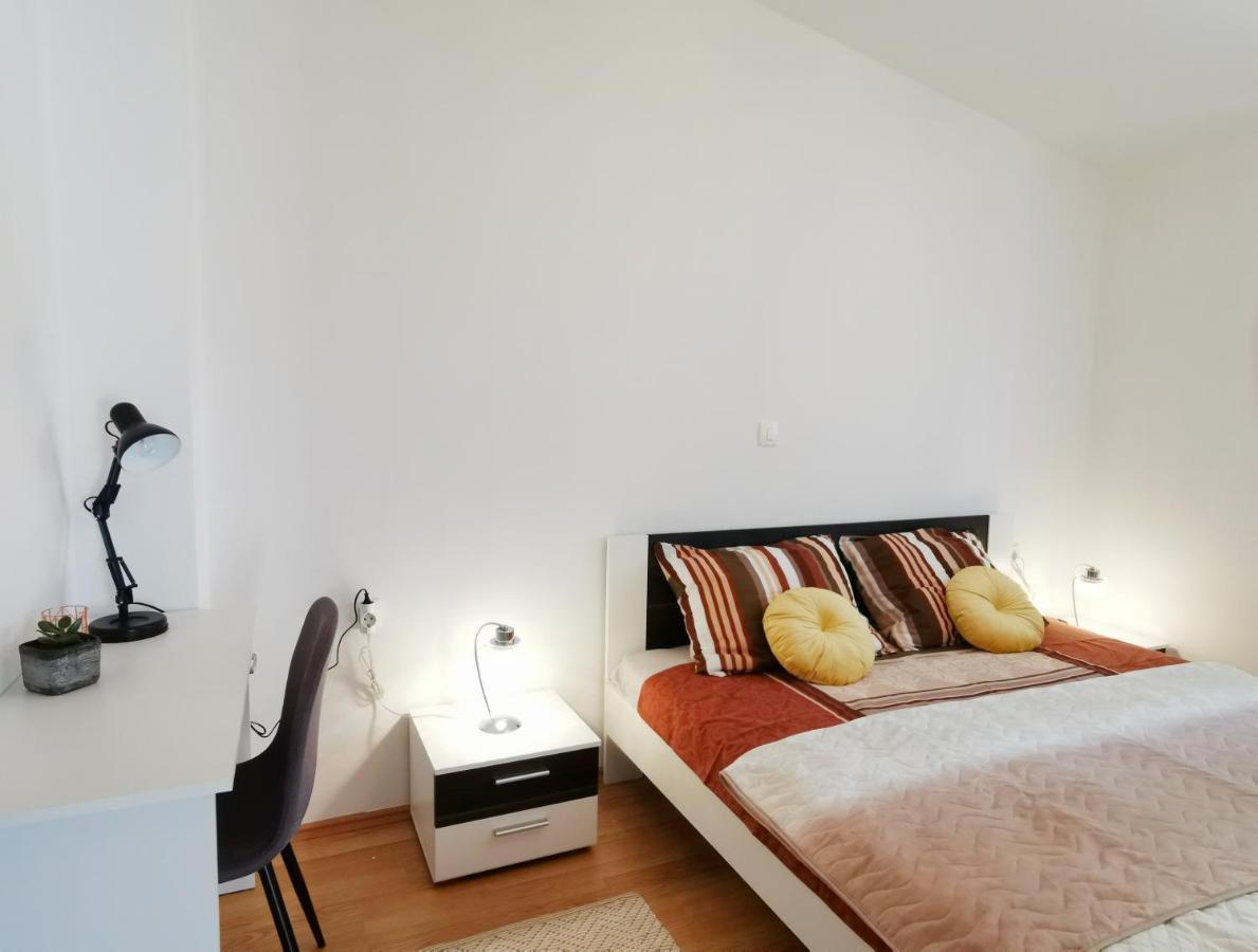 Holiday House Nela ลาบิน ภายนอก รูปภาพ