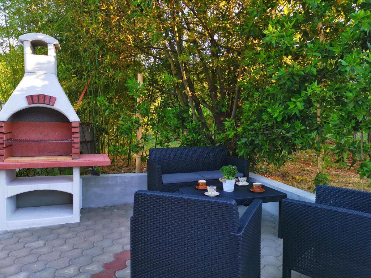 Holiday House Nela ลาบิน ภายนอก รูปภาพ